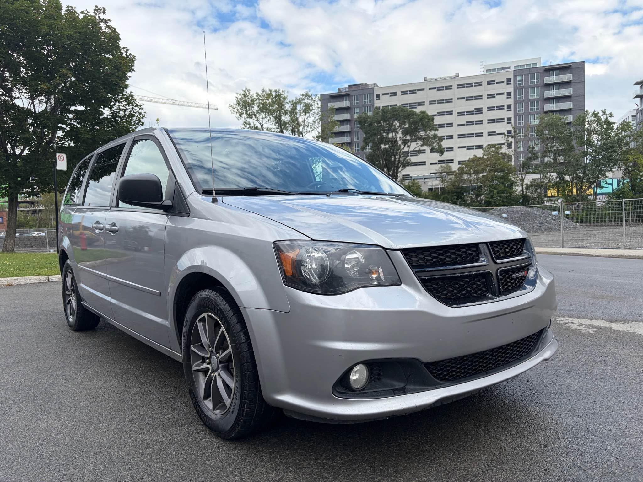 2017 Dodge Caravan, photo 2