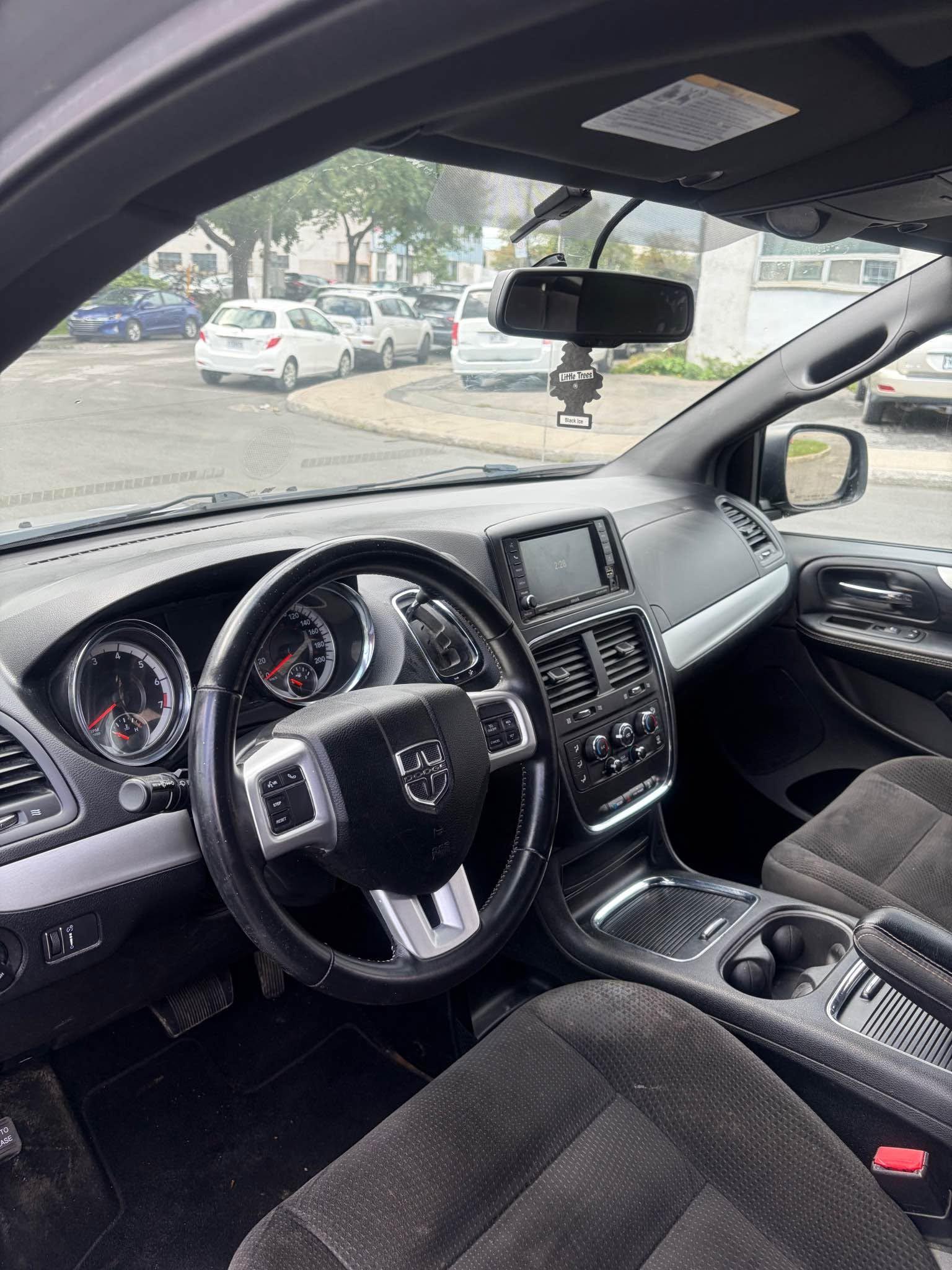 2017 Dodge Caravan, photo 11