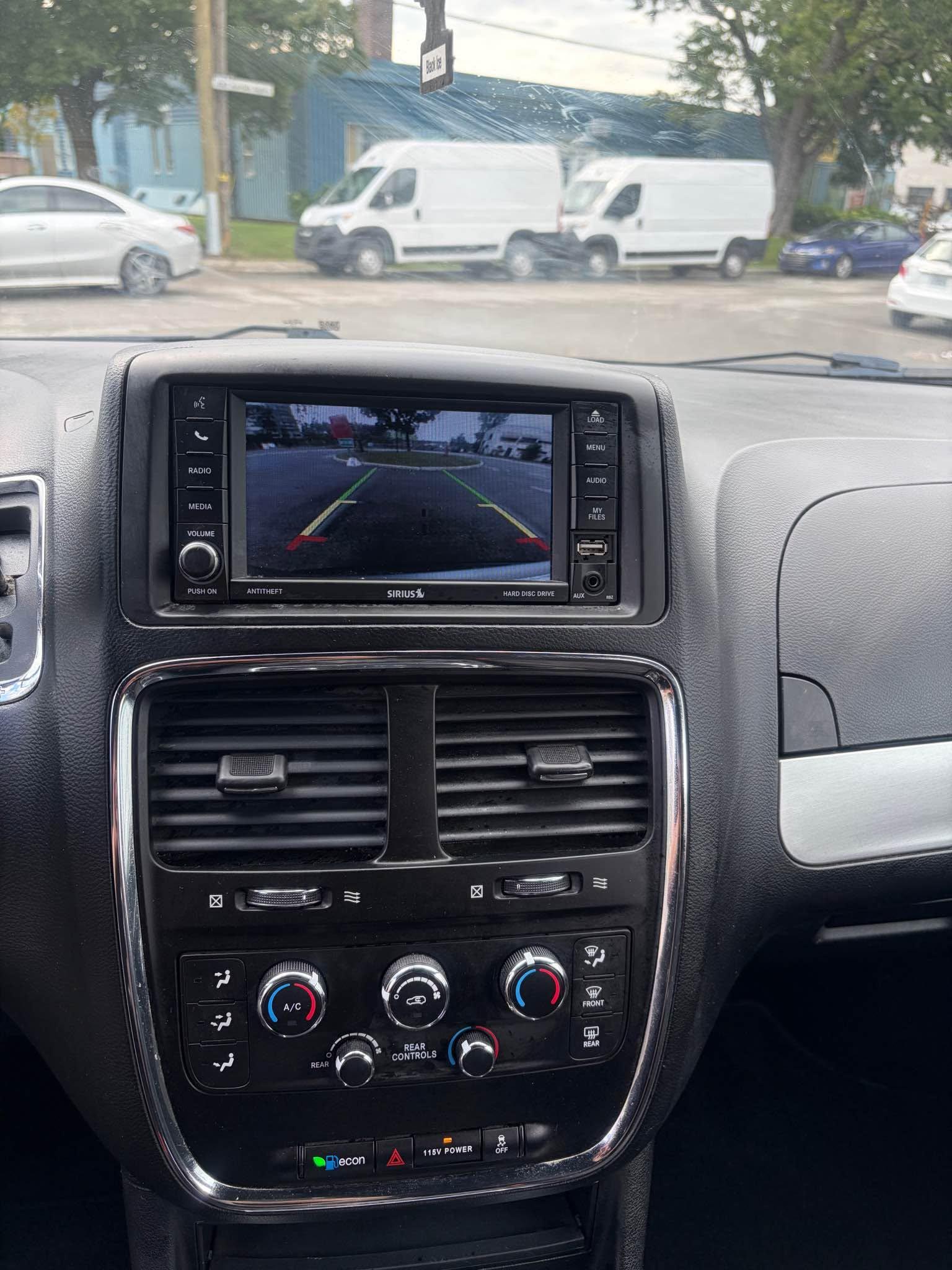 2017 Dodge Caravan, photo 12