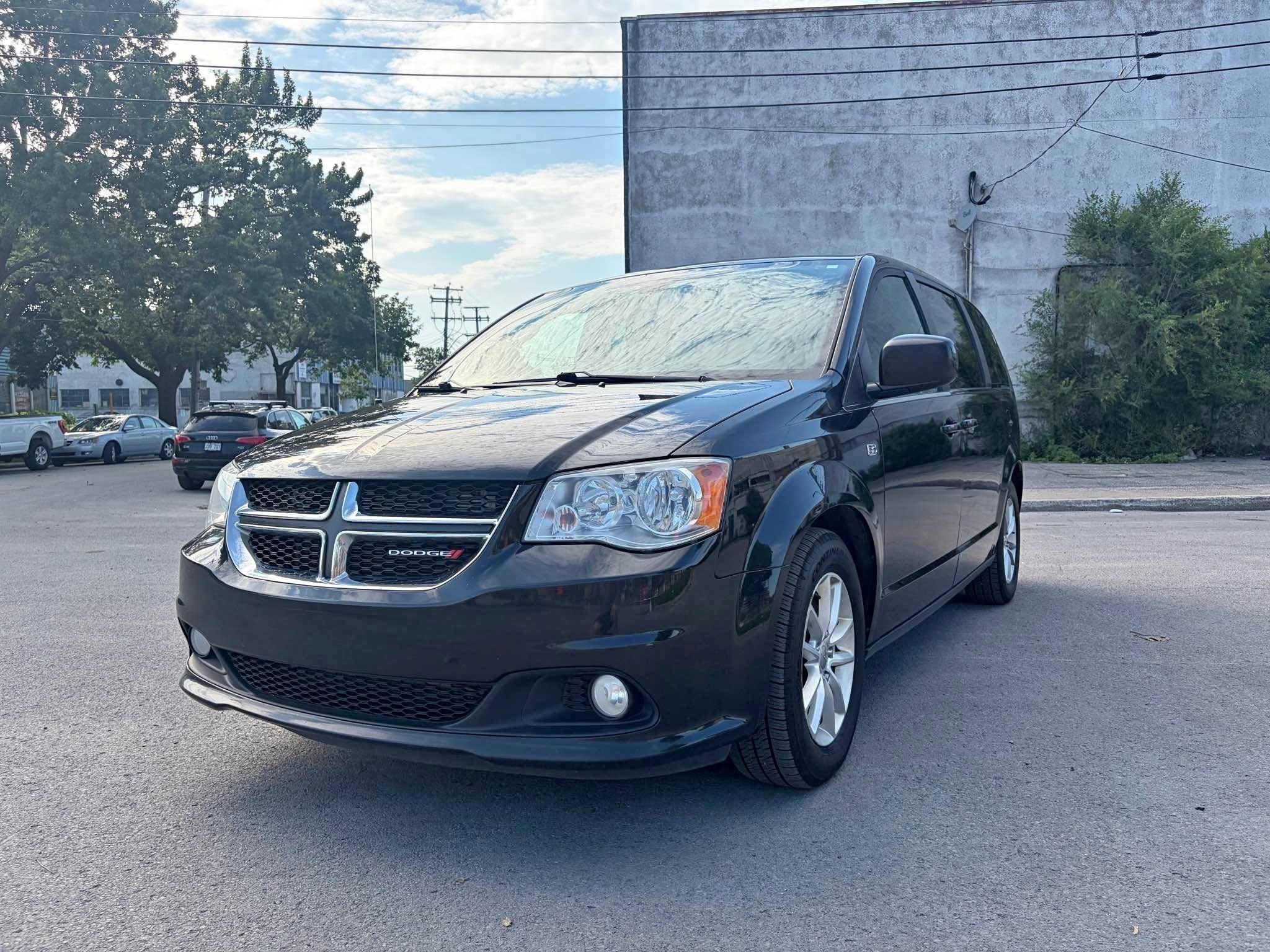 2019 Dodge Caravan, photo 1