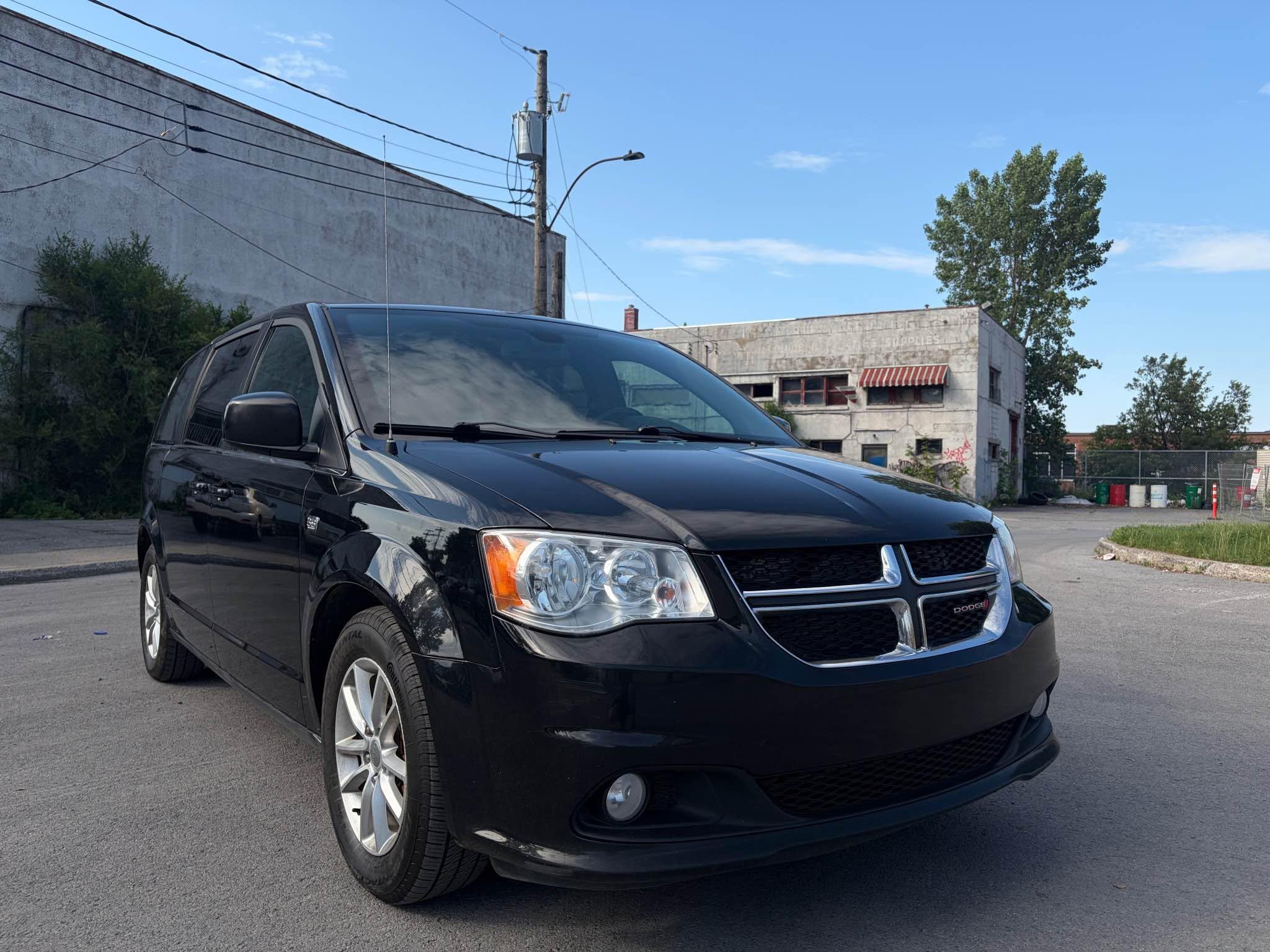2019 Dodge Caravan, photo 2