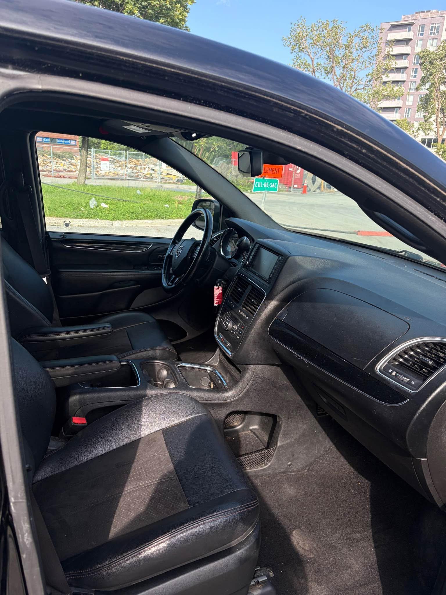 2019 Dodge Caravan, photo 11