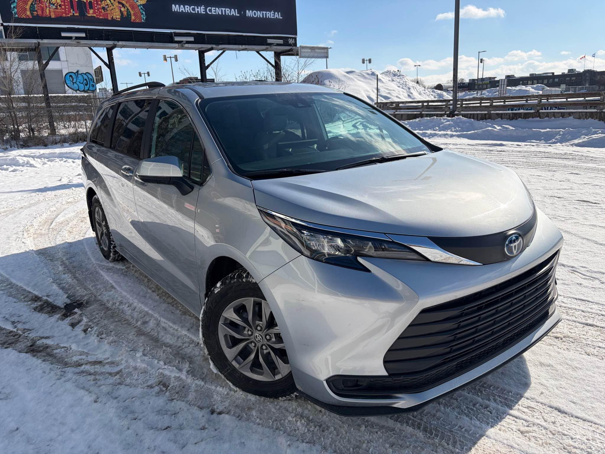 2025 Toyota Sienna, photo 2