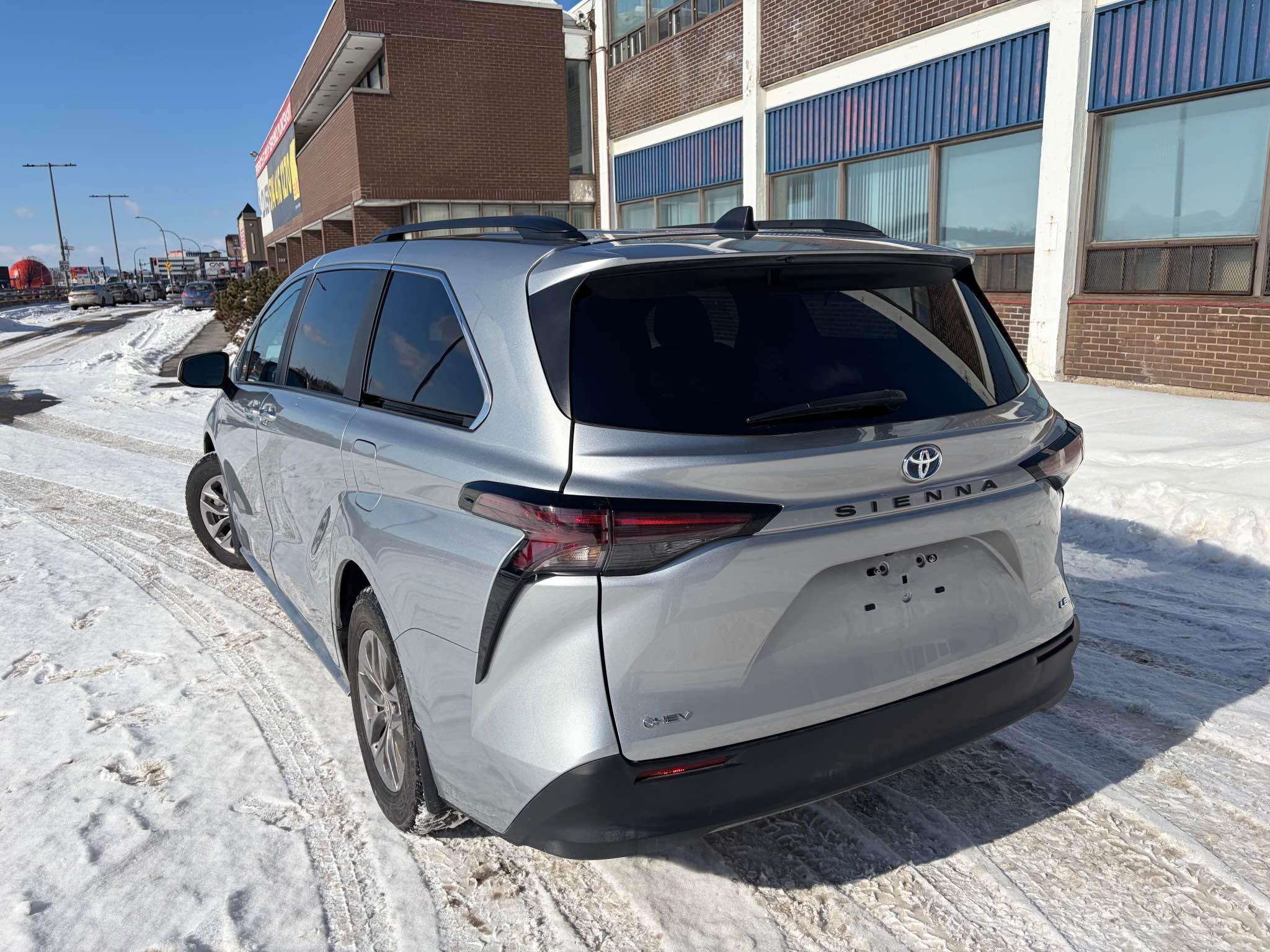 2025 Toyota Sienna, photo 3