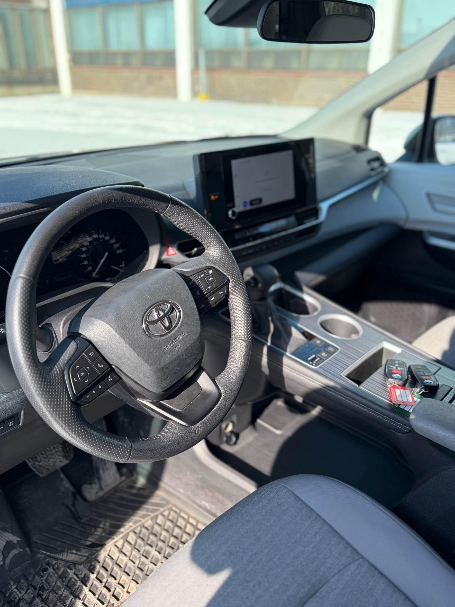 2025 Toyota Sienna, photo 16